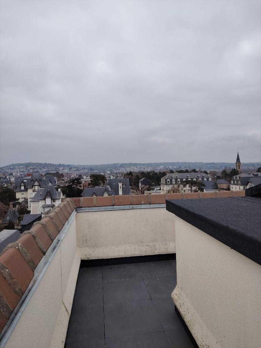 Appartement 3 Chambres Avec Roof Top A 5 Mn De La Plage Deauville Exterior photo